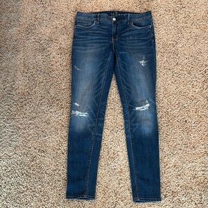 White House Black Market Distressed Skinny Jeans with Metallic Thread size 6